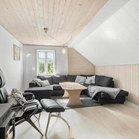 Gorgeous In With House A Panoramic View